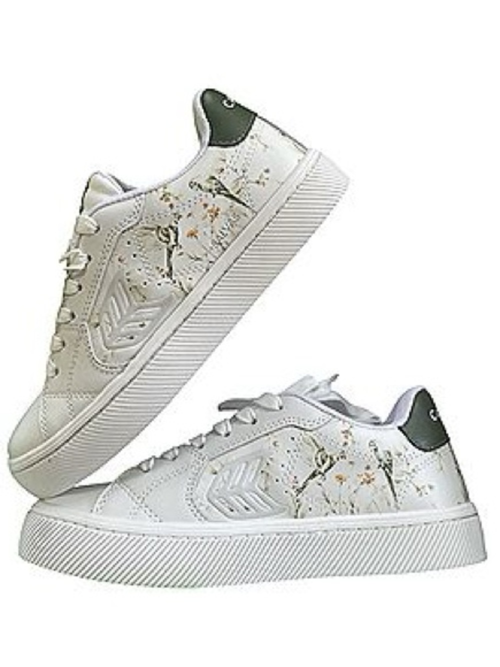 Cariuma White Sneakers with Black Laces and Green Heel Tab size 6.5